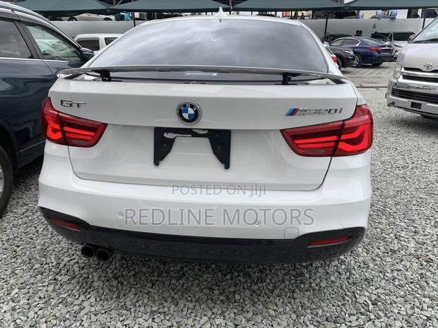 2017 BMW 320i RWD Sedan - White 3 Series