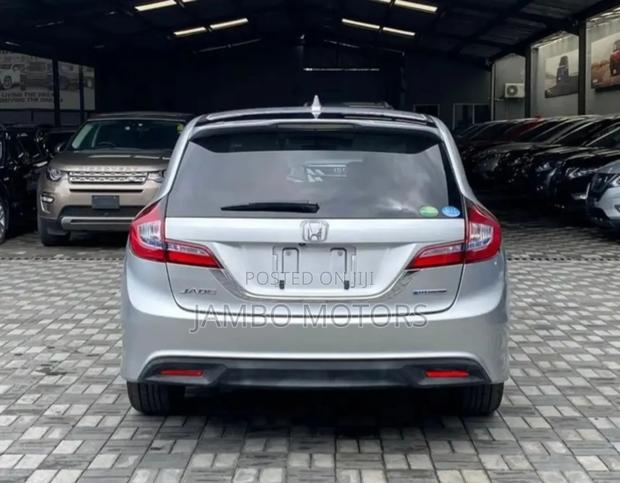 2017 Honda Jade 1.5 Hybrid in Silver - Used Car for Sale
