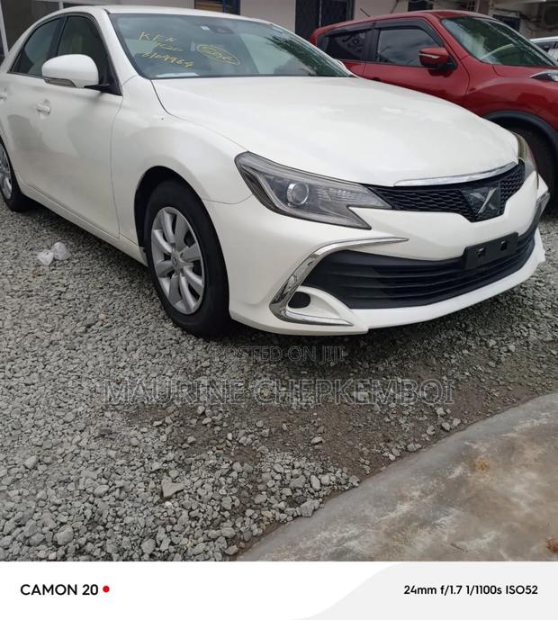 White 2017 Toyota Mark X 2.5 AWD - Powerful Luxury