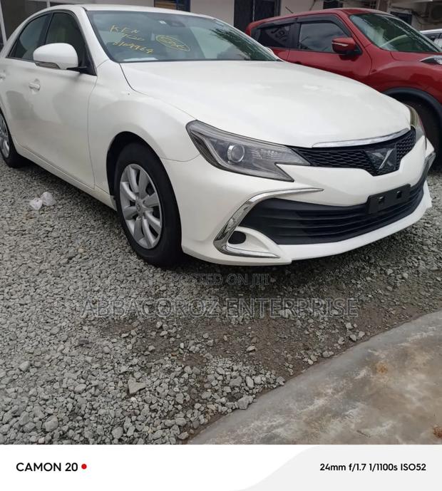 White 2017 Toyota Mark X 2.5 AWD - Powerful Luxury