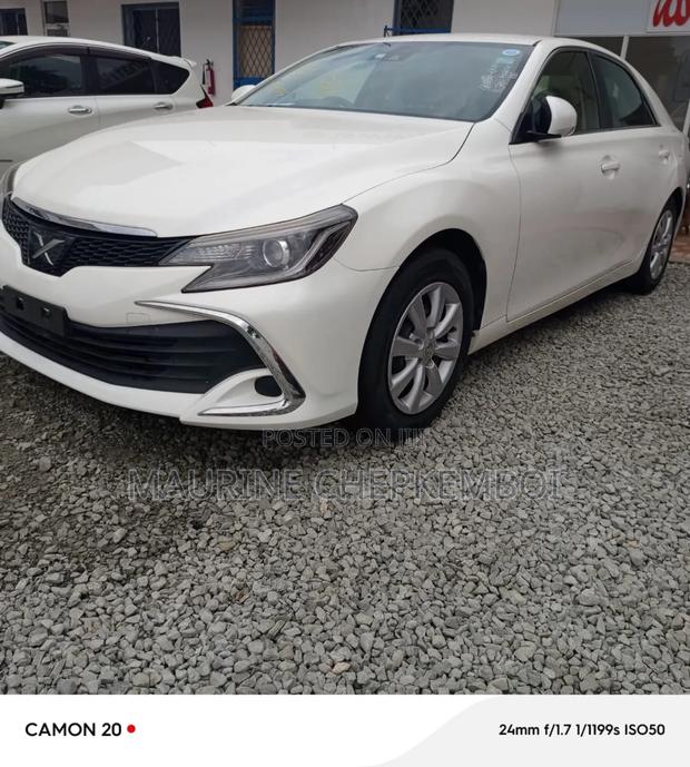 White 2017 Toyota Mark X 2.5 AWD - Powerful Luxury