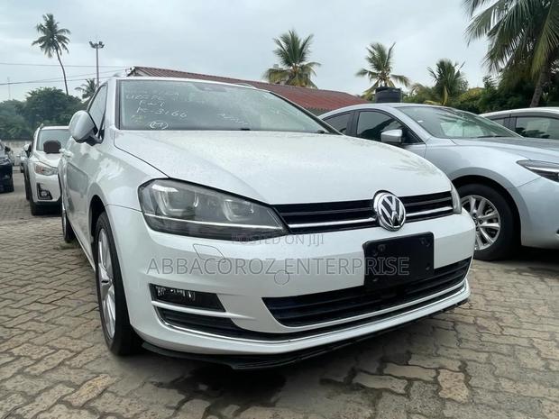 4-Door FWD 2017 Volkswagen Golf TSI SE in White - High-Quality Used Car