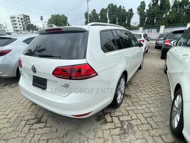 4-Door FWD 2017 Volkswagen Golf TSI SE in White - High-Quality Used Car
