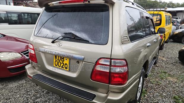 2002 Toyota Land Cruiser HDJ 100 Gold: Reliable Off-Road Adventure
