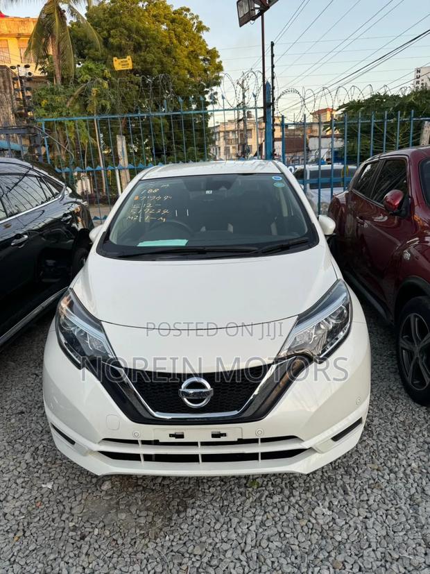 White 2017 Nissan Note: Compact Car, Perfect Choice