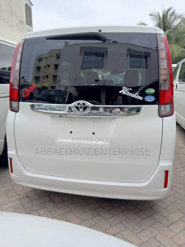 8-Seater 2017 Toyota Noah 2.0 FWD in White: Affordable Luxury and Comfort