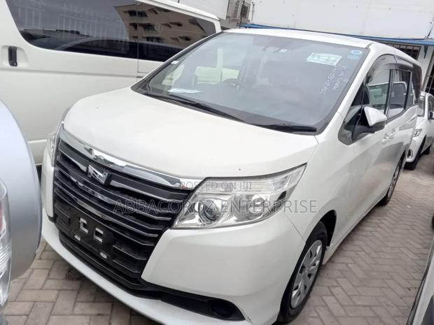 8-Seater 2017 Toyota Noah 2.0 FWD in White: Affordable Luxury and Comfort
