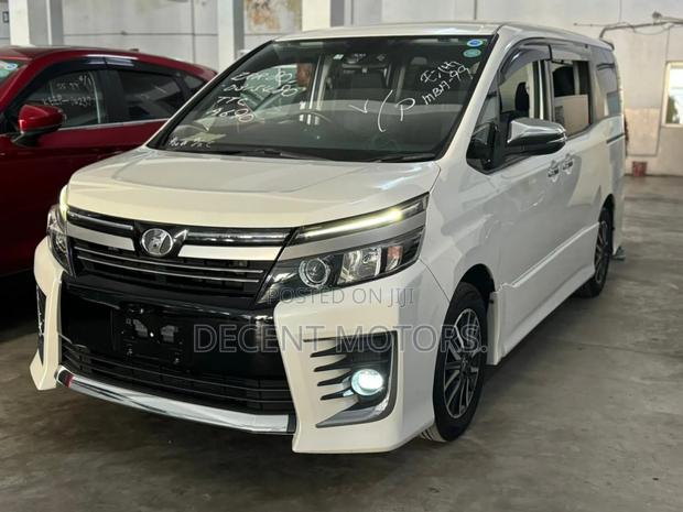 2018 Toyota Voxy in White: Pre-Owned MPV for Sale