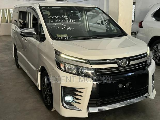 2018 Toyota Voxy in White: Pre-Owned MPV for Sale