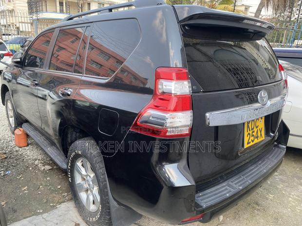 2015 Toyota Land Cruiser Prado 2.7 VVT-i Black: Powerful and Spacious SUV