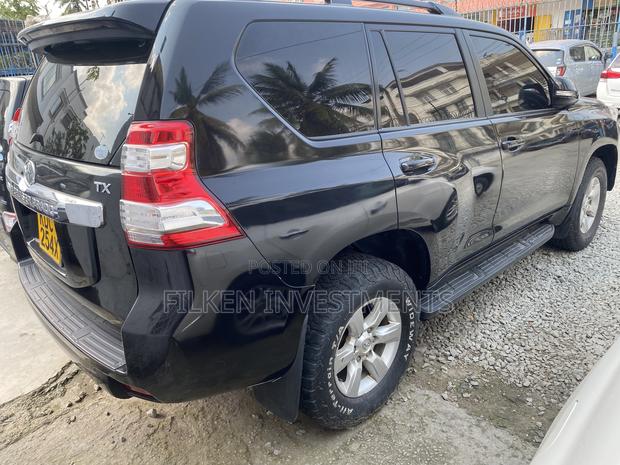 2015 Toyota Land Cruiser Prado 2.7 VVT-i Black: Powerful and Spacious SUV