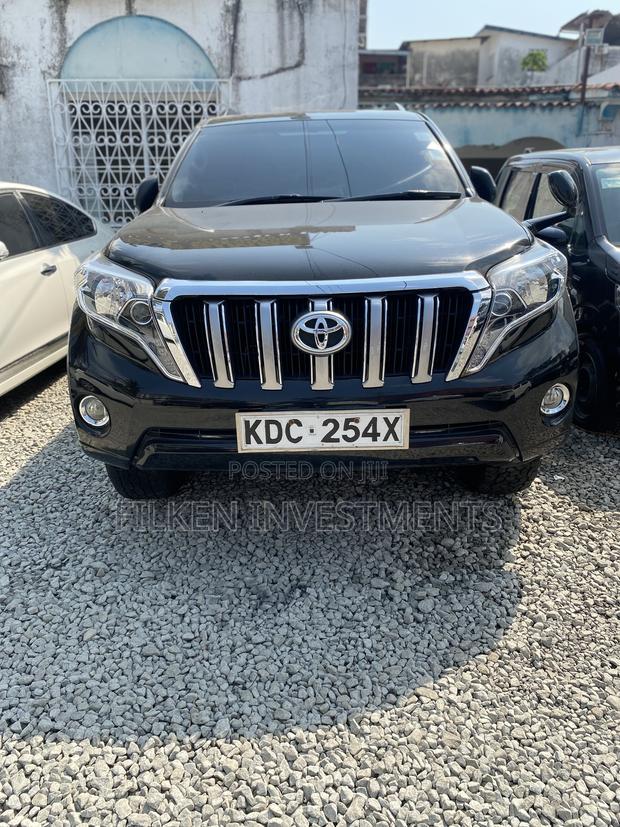 2015 Toyota Land Cruiser Prado 2.7 VVT-i Black: Powerful and Spacious SUV