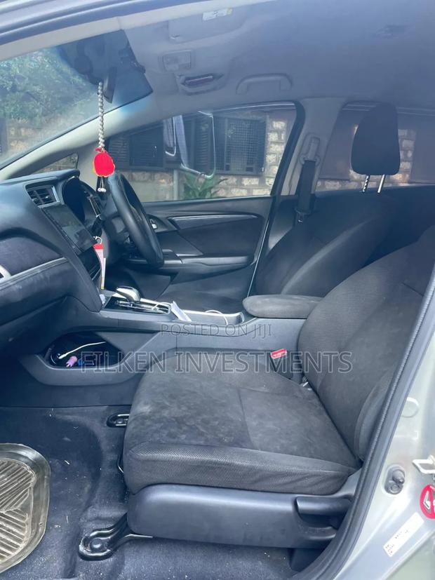 Honda Fit Shuttle 1.5 Hybrid 2WD 2017 Silver