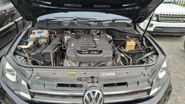 Volkswagen Touareg V6 Executive AWD 4MOTION 2015 Black