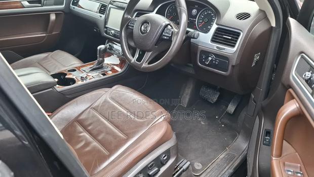 Volkswagen Touareg V6 Executive AWD 4MOTION 2015 Black