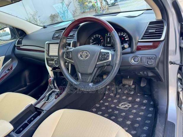 Toyota Premio 1.5 FWD 2018 Silver