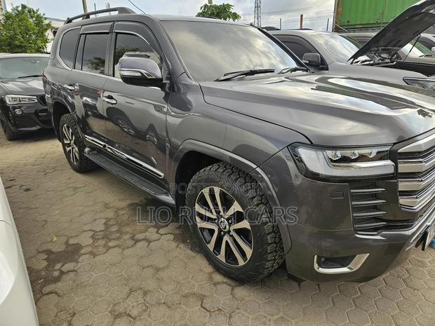 Toyota Land Cruiser 2018 Gray