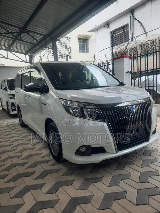 Toyota Esquire 1.8 FWD Hybrid (7 seater) 2017 White