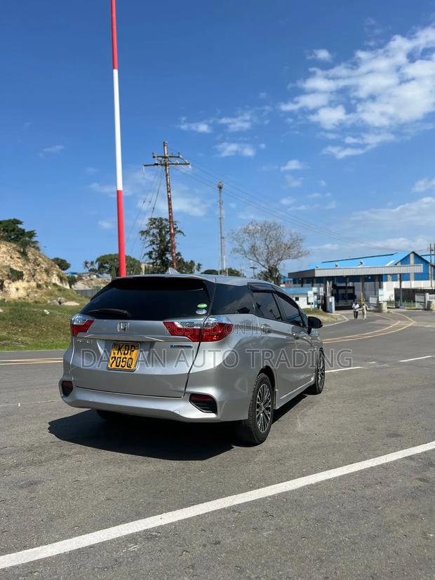 Honda Fit Shuttle 2017 Silver