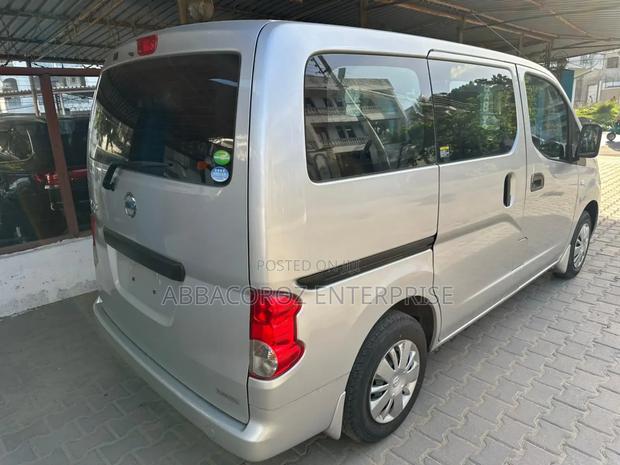 Nissan Caravan 2018 Silver