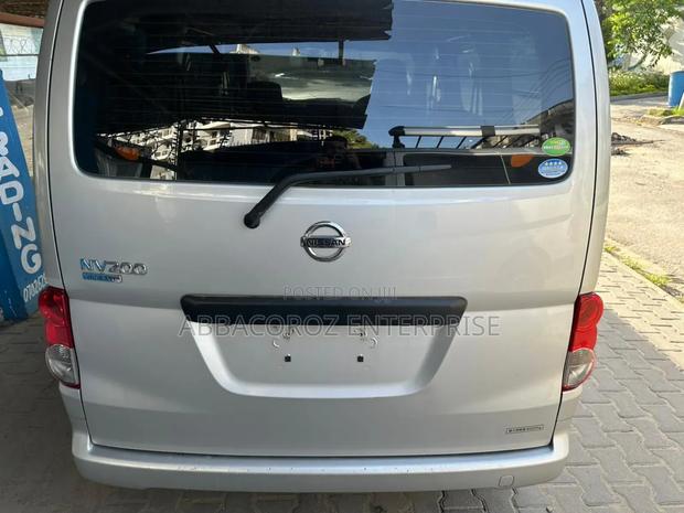 Nissan Caravan 2018 Silver