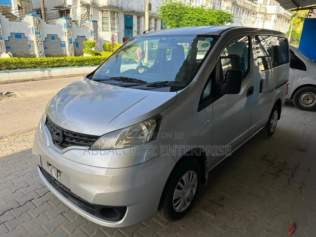 Nissan Caravan 2018 Silver