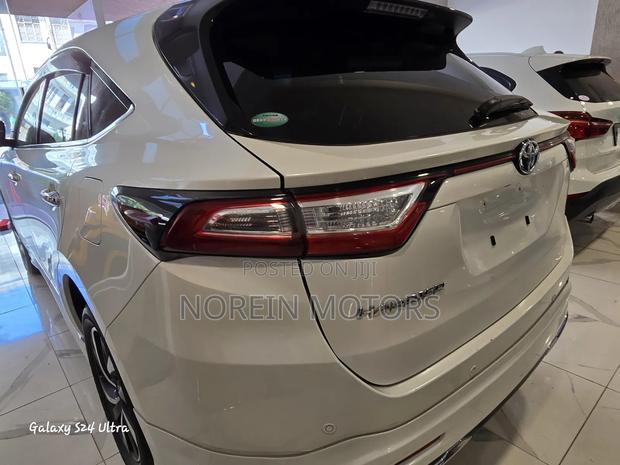 Toyota Harrier 2018 White