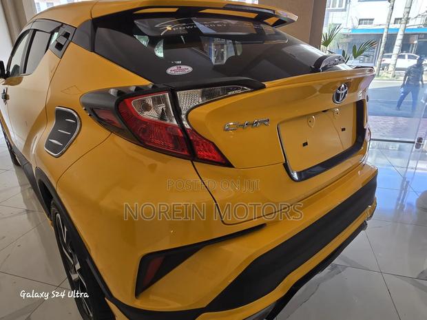 Toyota C-HR 2018 Yellow