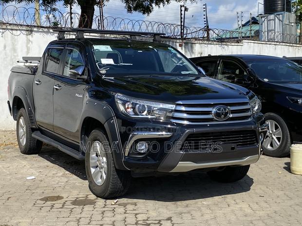 Toyota Hilux 2018 Black