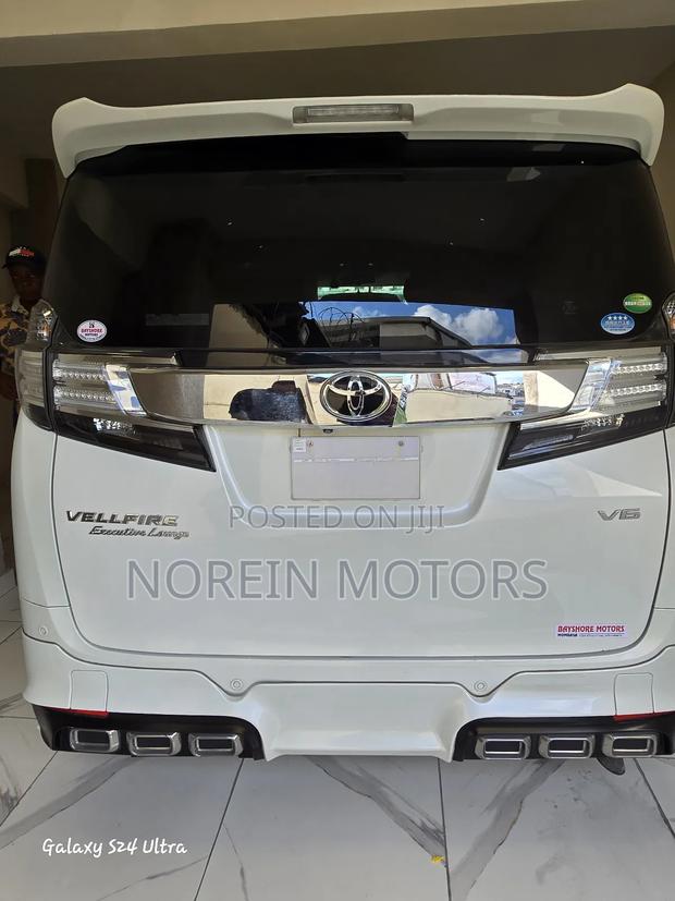 Toyota Vellfire 2017 White