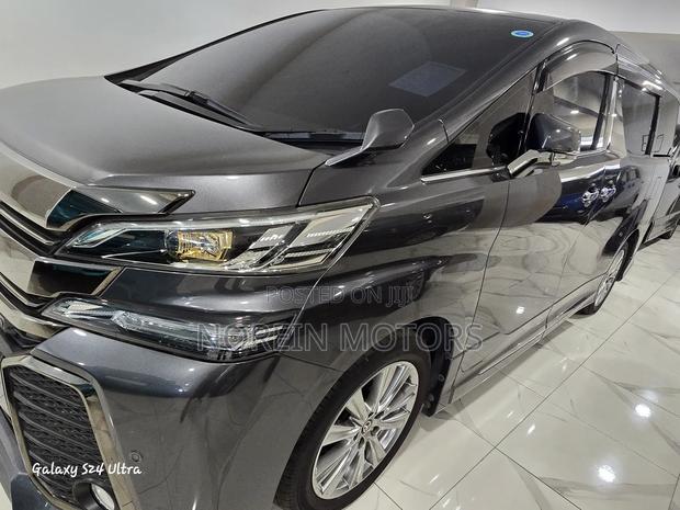 Toyota Vellfire 2018 Gray