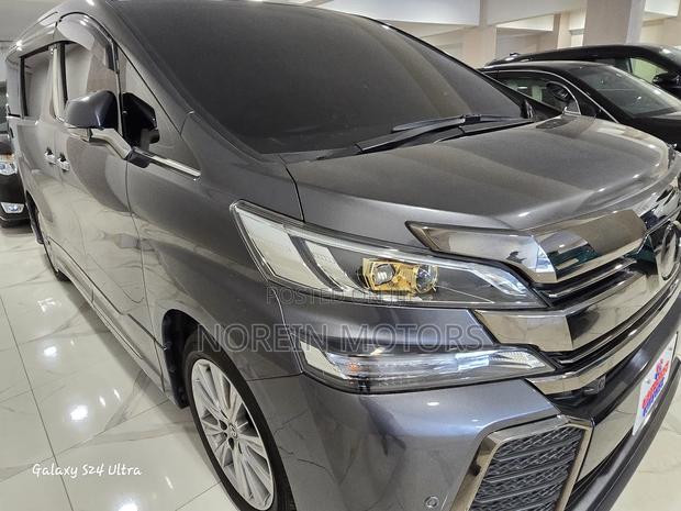 Toyota Vellfire 2018 Gray