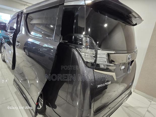 Toyota Vellfire 2018 Gray