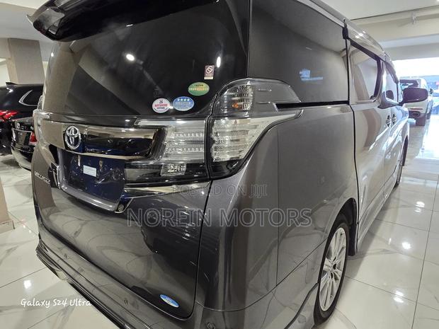 Toyota Vellfire 2018 Gray