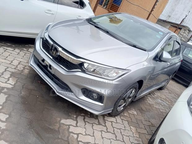 Honda Grace 2017 Silver