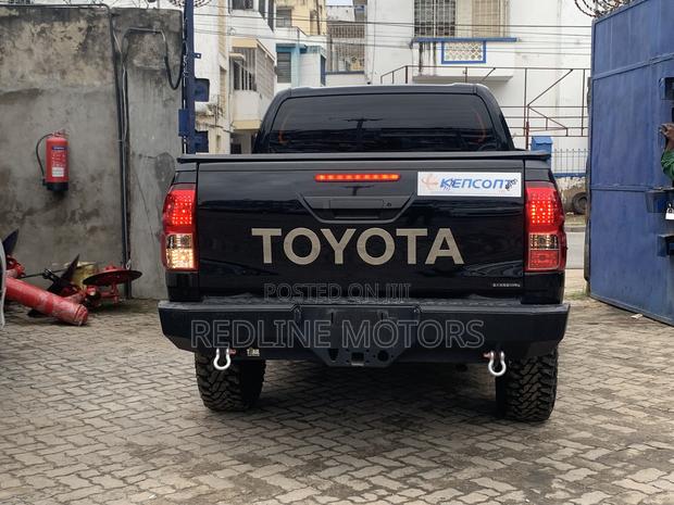 Toyota Hilux 2017 Matt Black