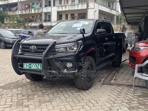 Toyota Hilux 2017 Matt Black