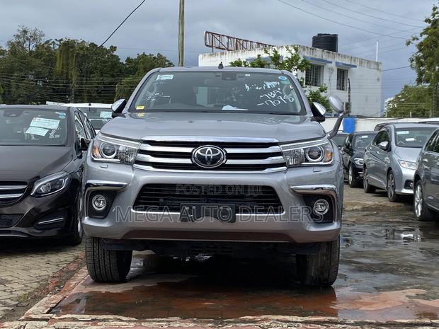 Toyota Hilux 2018 Silver