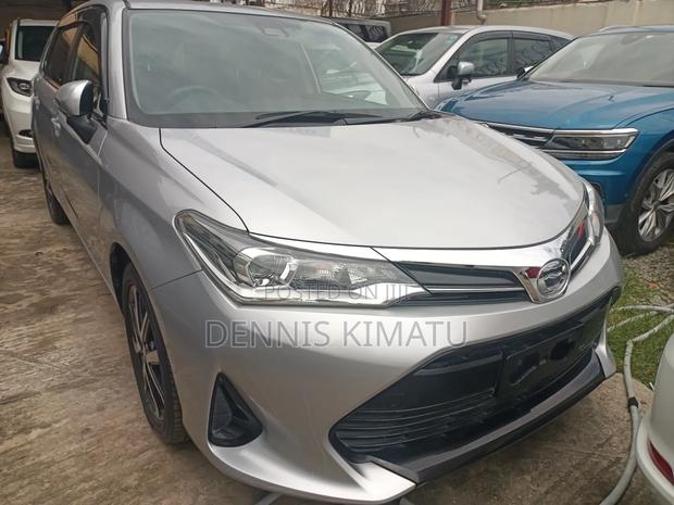 Toyota Corolla Fielder 2018 Silver