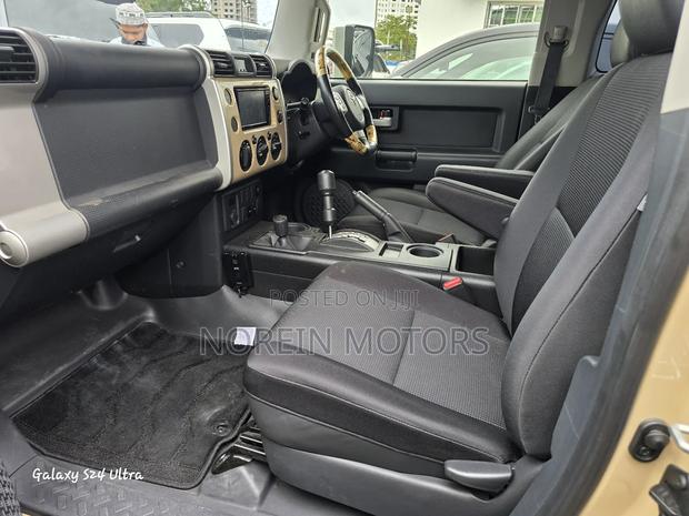 Toyota FJ Cruiser 2017 Beige