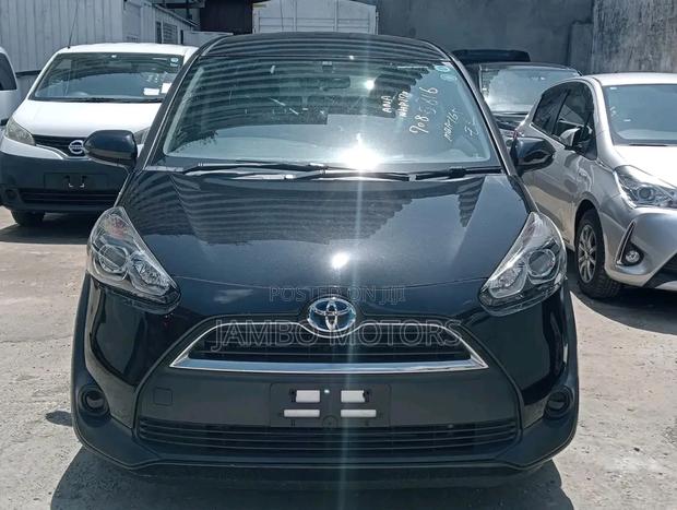 Toyota Sienta 1.5 Hybrid FWD 2017 Black