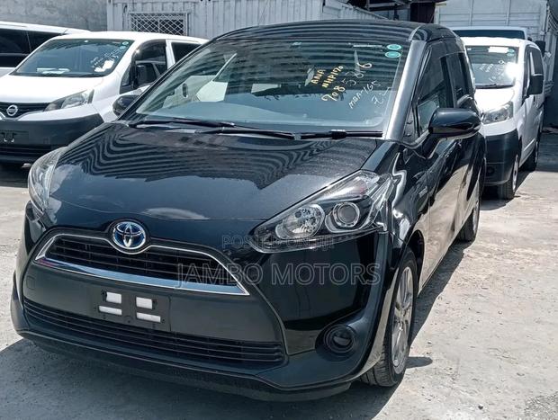 Toyota Sienta 1.5 Hybrid FWD 2017 Black