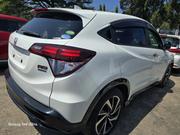Honda Vezel 2017 Off white for sale