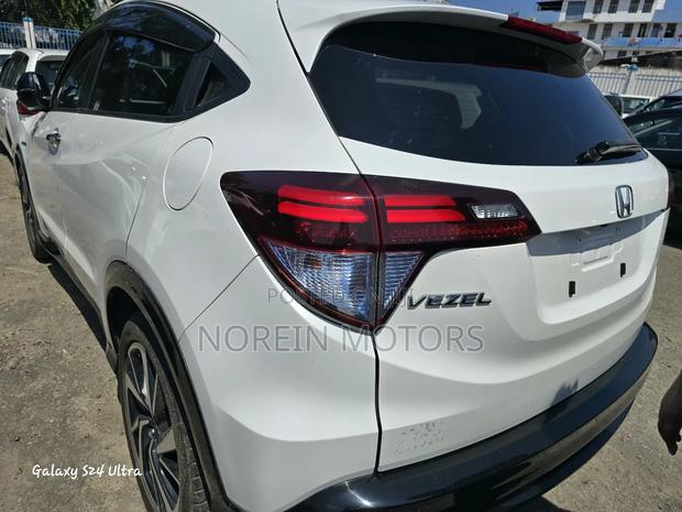Honda Vezel 2017 Off white