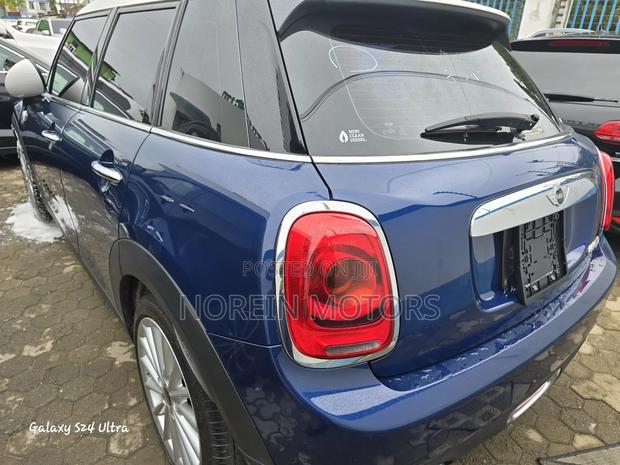 Mini Cooper 2017 Blue
