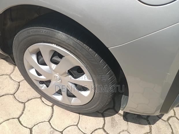 Toyota Sienta 2018 Silver