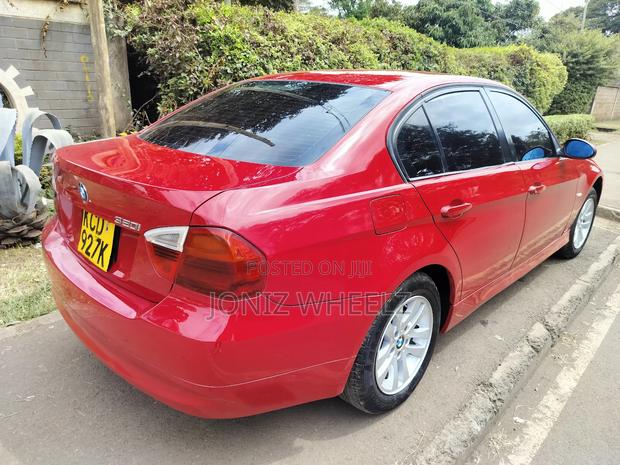 BMW 320i Sedan RWD 2008 Red