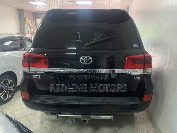Toyota Land Cruiser 4.6 V8 ZX 2017 Matt Black