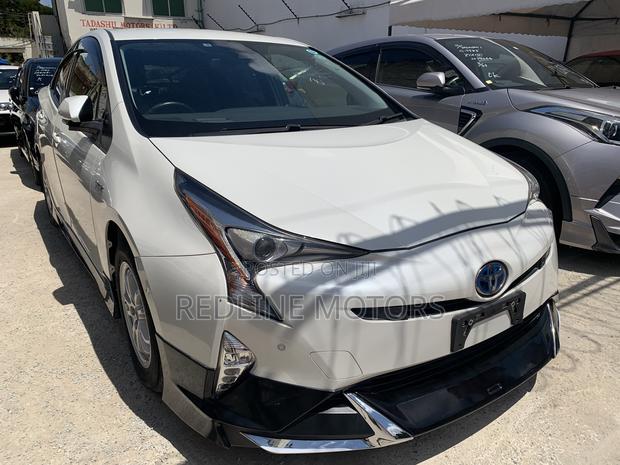 Toyota Prius Two Eco 2017 White
