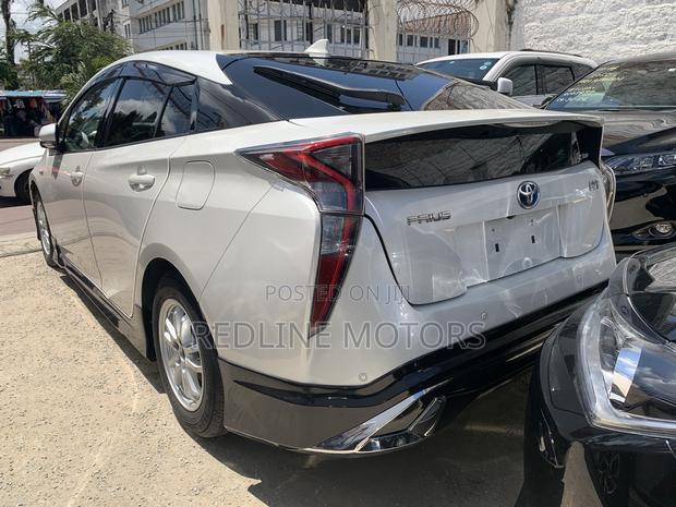 Toyota Prius Two Eco 2017 White